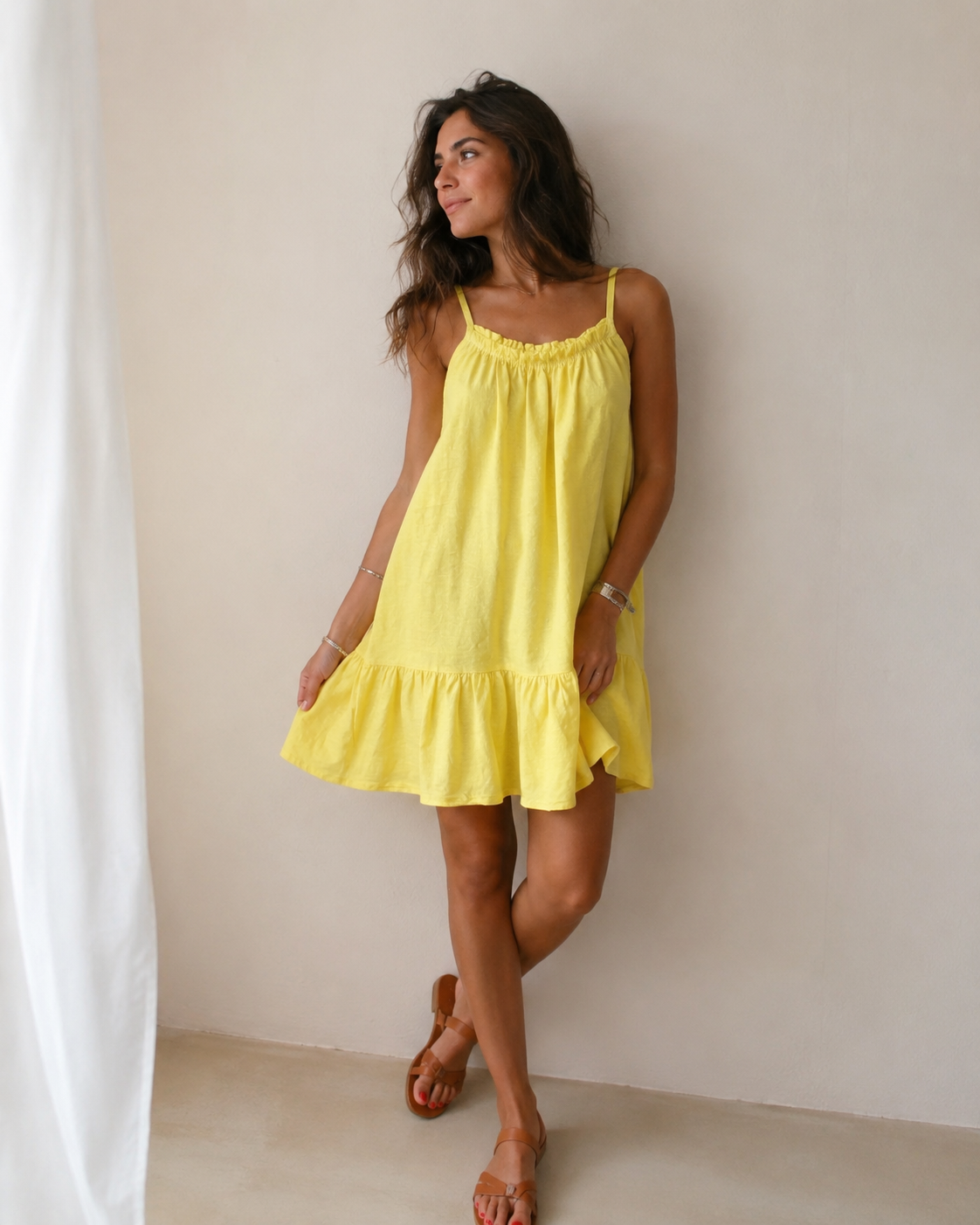 Robe courte à bretelles