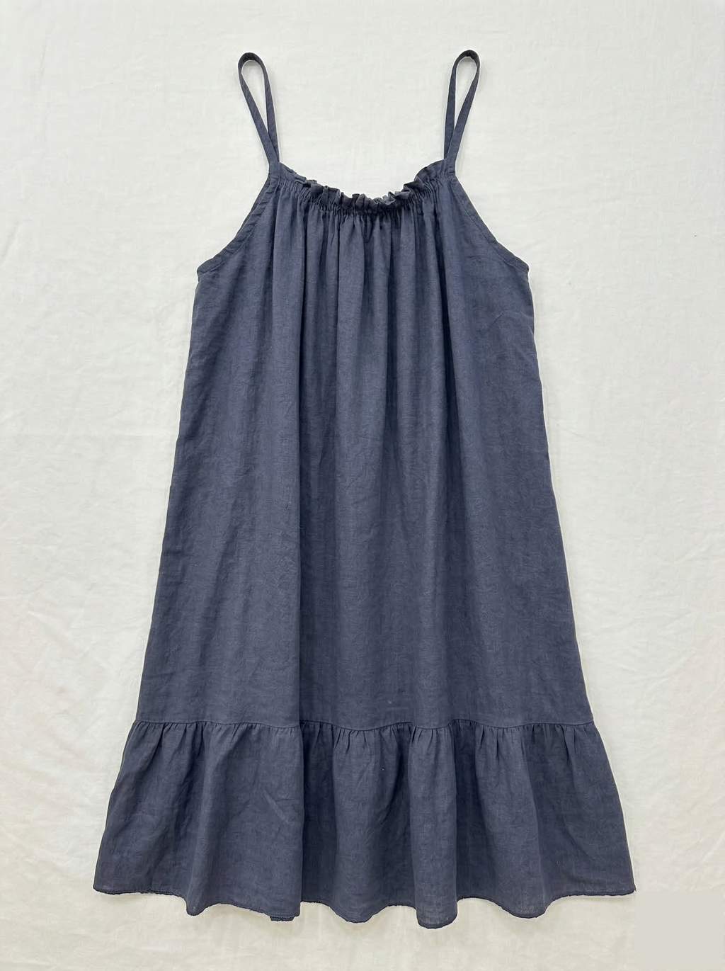 Robe courte à bretelles